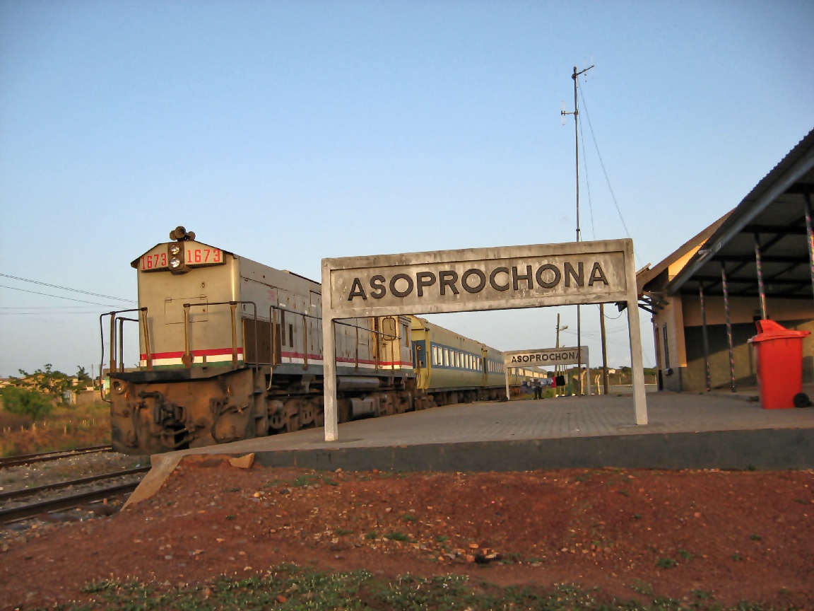 Old diesel locomotive at Asoprochona station